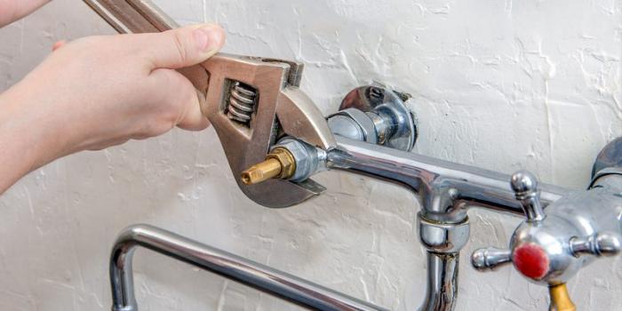 DIY STEPS TO FIX A DRIPPING FAUCET